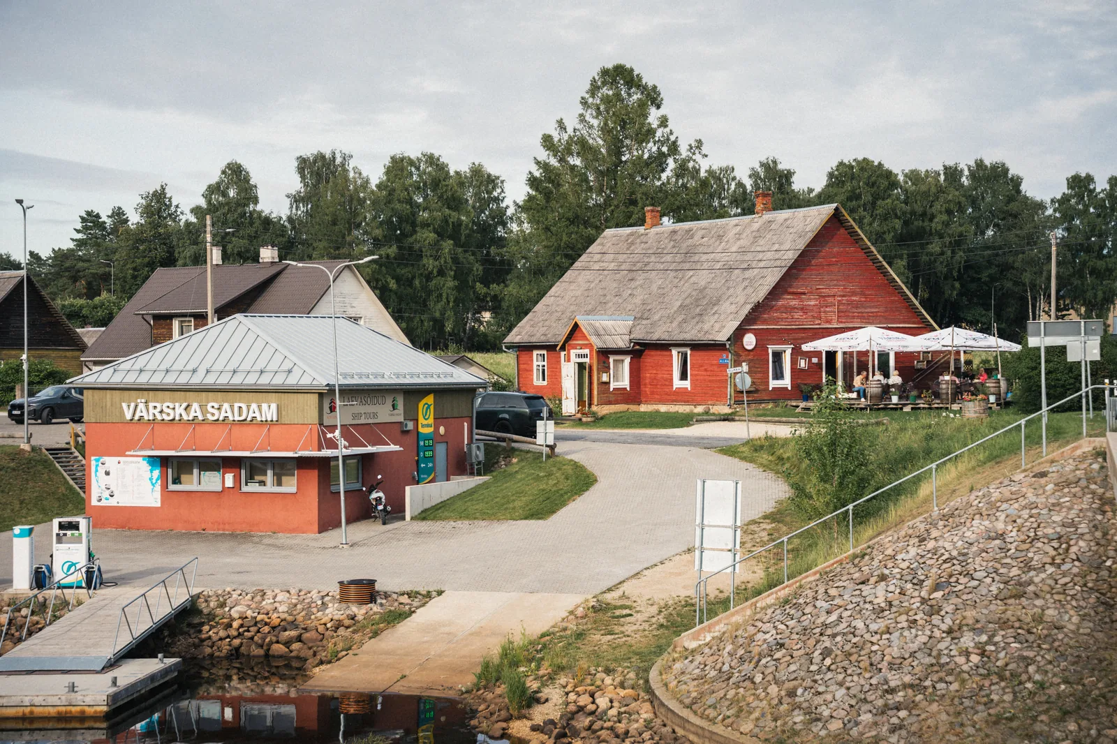 Verska Resto maja Värska sadamas